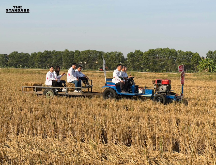 จุลพันธ์ อมรวิวัฒน์ และ จิรายุ ห่วงทรัพย์ ลงพื้นที่หาเสียงในคลองสามวา พร้อมชมการสาธิตรถบดอัดฟางลด PM 2.5 2