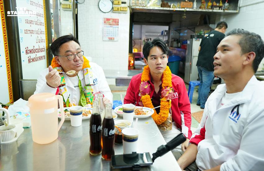 จุลพันธ์ ลงพื้นที่ ตลาดห้วยขวาง ช่วยผู้สมัคร สส. กทม. หวังยึดคืนพื้นที่ กทม. เกิน 10 ที่นั่ง มั่นใจ โคราช ไม่ระส่ำหลังภูมิใจไทยประกาศปักหมุด 5