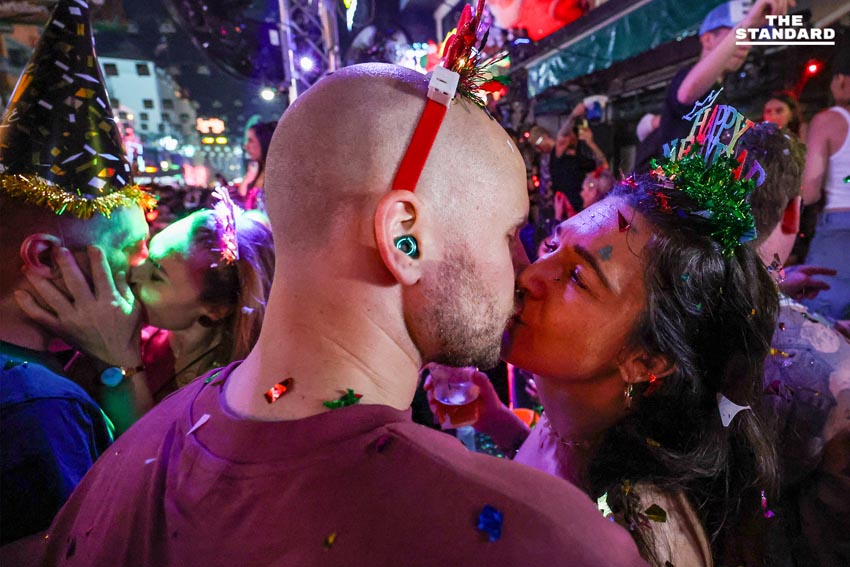 ถนนข้าวสารเนืองแน่น นักท่องเที่ยวแห่ฉลองส่งท้ายปี 2568 ต้อนรับศักราชใหม่ 2569 1