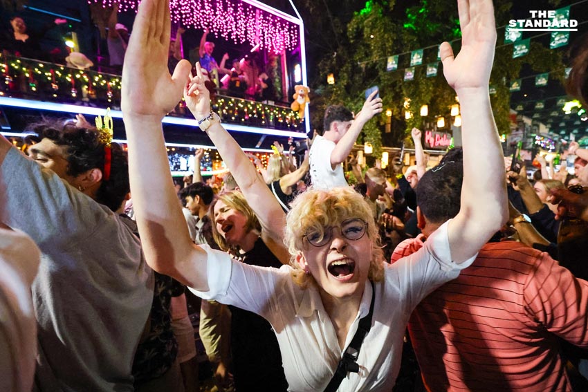 ถนนข้าวสารเนืองแน่น นักท่องเที่ยวแห่ฉลองส่งท้ายปี 2568 ต้อนรับศักราชใหม่ 2569 14