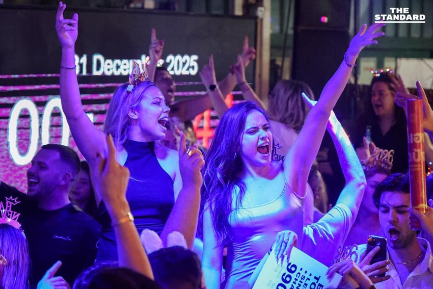 ถนนข้าวสารเนืองแน่น นักท่องเที่ยวแห่ฉลองส่งท้ายปี 2568 ต้อนรับศักราชใหม่ 2569 16