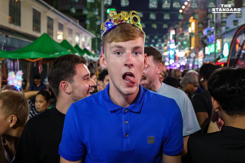 ถนนข้าวสารเนืองแน่น นักท่องเที่ยวแห่ฉลองส่งท้ายปี 2568 ต้อนรับศักราชใหม่ 2569 9