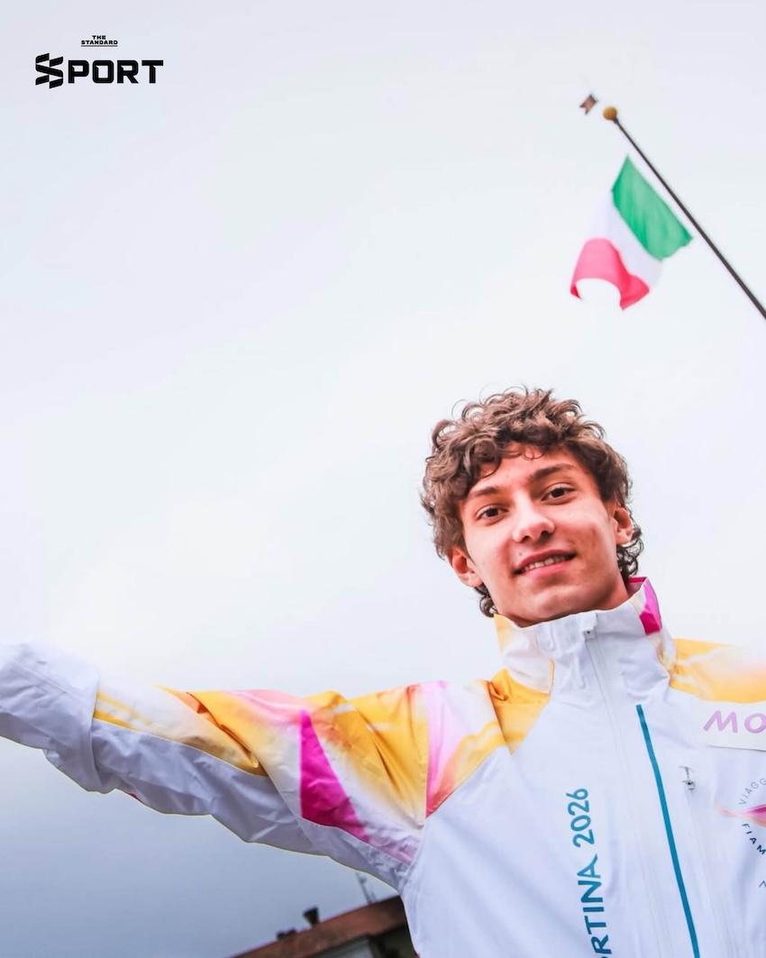 คิมิ อันโตเนลลี นักขับ F1 วิ่งคบเพลิงโอลิมปิกฤดูหนาว 2026 ในชุดแข่งรถที่เมืองปาลมาโนวา 1