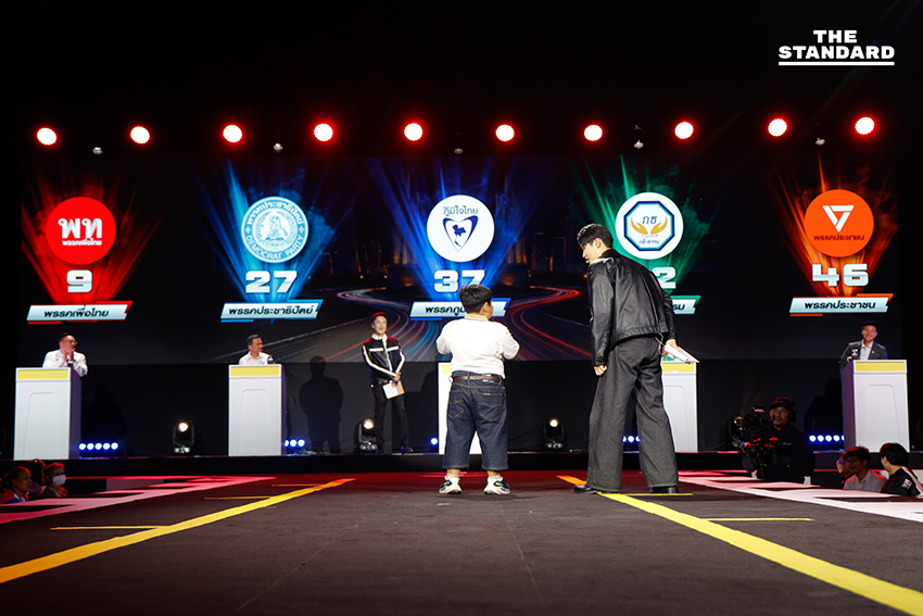 น้องกระชาย-สยบพล แสงพัฒนกรกิจ ร่วมเวที THE STANDARD DEBATE ถาม 5 พรรคการเมืองสะท้อนเสียงคนรุ่นใหม่ 19