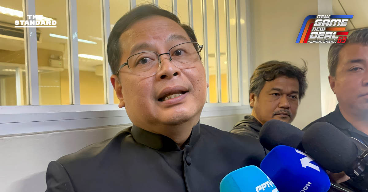 ปกรณ์ นิลประพันธ์ เลขาธิการคณะกรรมการกฤษฎีกา แถลงข่าวที่ทำเนียบรัฐบาล