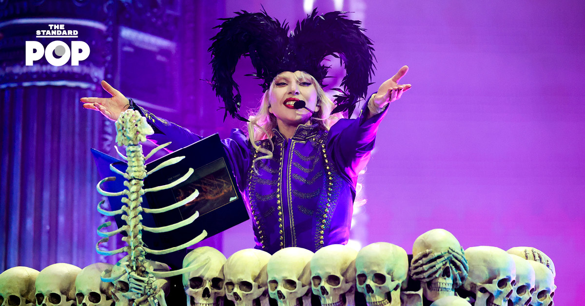 ภาพ Lady Gaga กำลังแสดงโชว์บนเวที