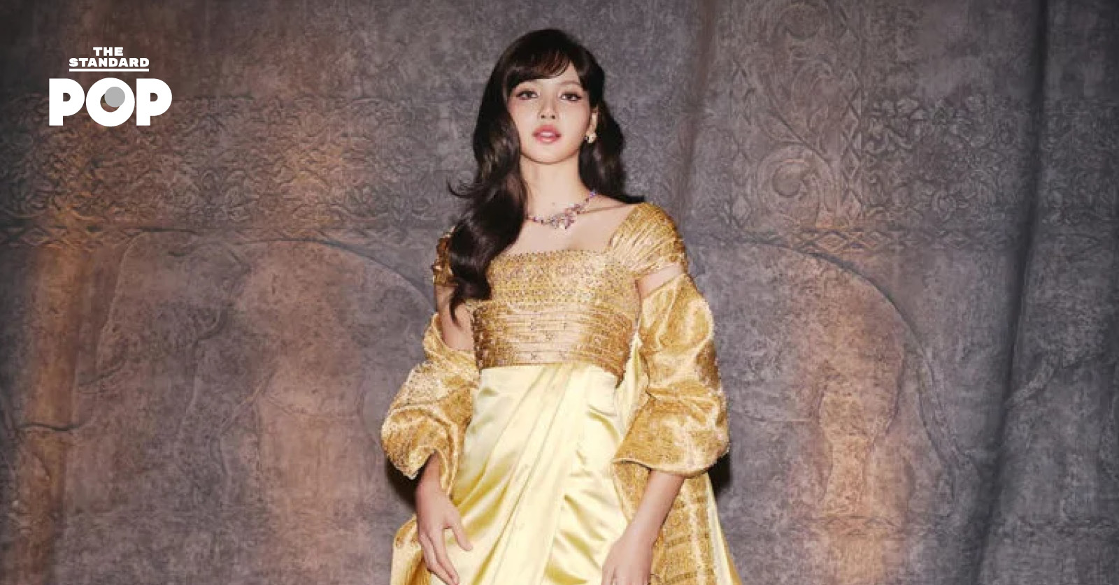 LISA สวมชุดกูตูร์ Balmain และเครื่องประดับ BVLGARI ที่งาน Amazing Thailand Exclusive Night ณ วัดอรุณราชวราราม