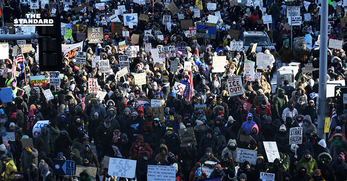 ภาพการประท้วงครั้งใหญ่ในเมืองมินนีแอโปลิส รัฐมินนิโซตา สหรัฐอเมริกา ผู้คนออกมาชุมนุมต่อต้านรัฐบาลทรัมป์