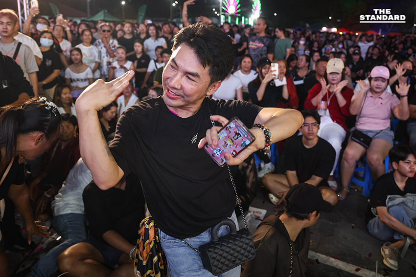 ม่วนซื่นกลางกรุง คอนเสิร์ตหมอลำ ‘ประถมบันเทิงศิลป์ - ฮาย อาภาพร’ 10