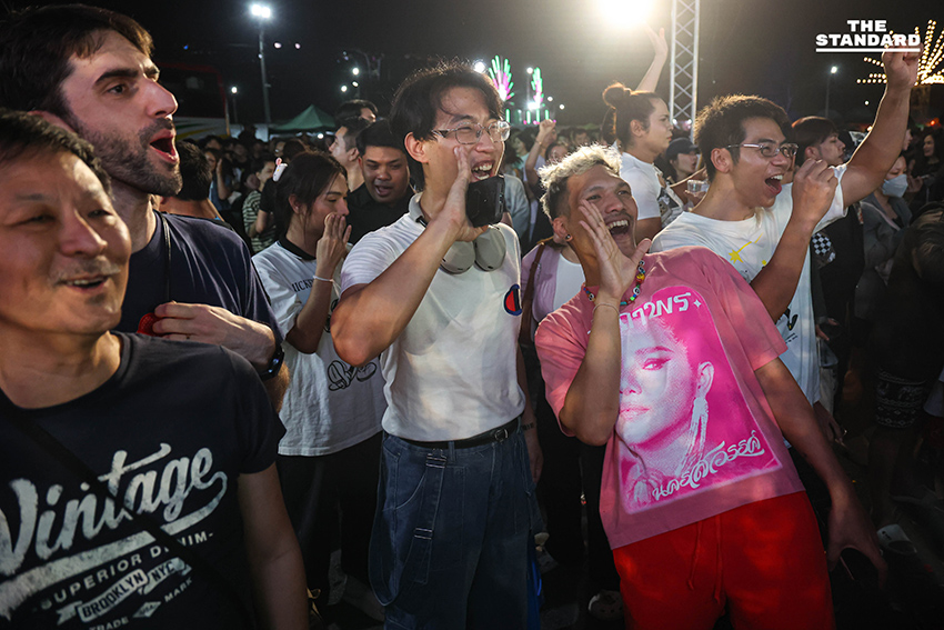 ม่วนซื่นกลางกรุง คอนเสิร์ตหมอลำ ‘ประถมบันเทิงศิลป์ - ฮาย อาภาพร’ 4