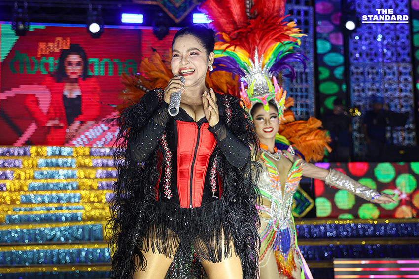 ม่วนซื่นกลางกรุง คอนเสิร์ตหมอลำ ‘ประถมบันเทิงศิลป์ - ฮาย อาภาพร’ 6