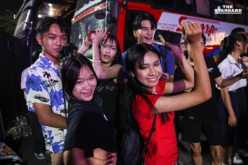 ม่วนซื่นกลางกรุง คอนเสิร์ตหมอลำ ‘ประถมบันเทิงศิลป์ - ฮาย อาภาพร’ 9