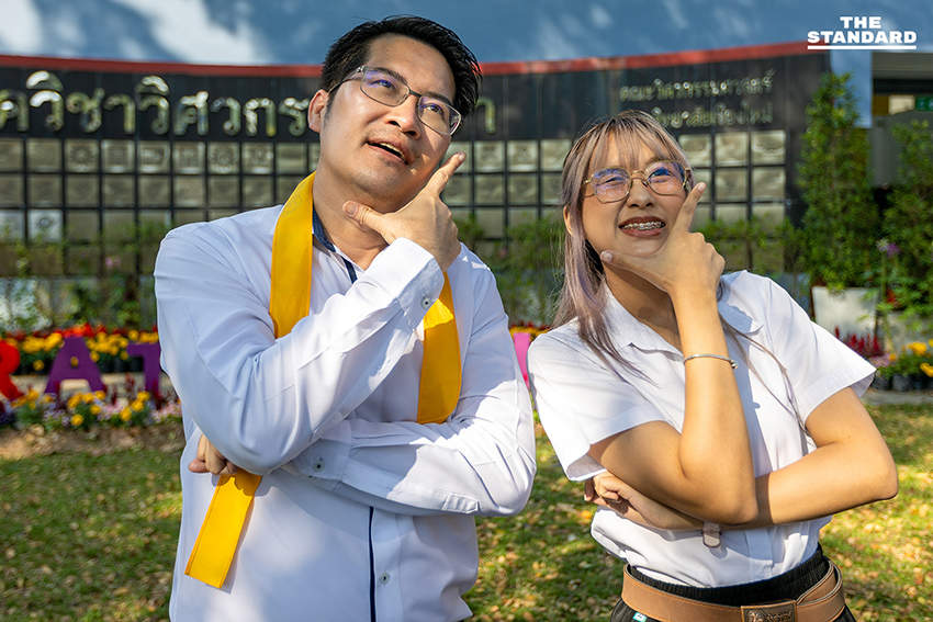 มงคลกิตติ์ สุขสินธารานนท์ เลขาธิการพรรคทางเลือกใหม่ พูดคุยกับนักเรียนโรงเรียนสาธิตมหาวิทยาลัยเชียงใหม่ระหว่างลงพื้นที่ 8