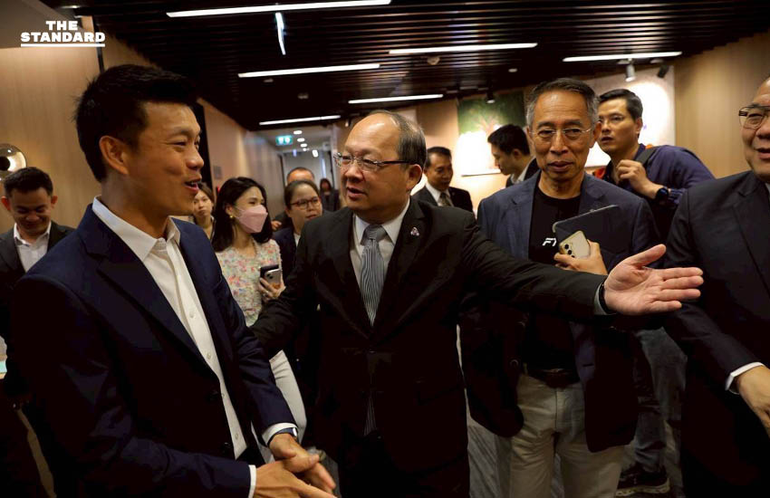 ณัฐพงษ์ เรืองปัญญาวุฒิ หัวหน้าพรรคประชาชน พร้อมทีมบริหารหารือกับ เกรียงไกร เธียรนุกุล ประธานสภาอุตสาหกรรมแห่งประเทศไทย 4