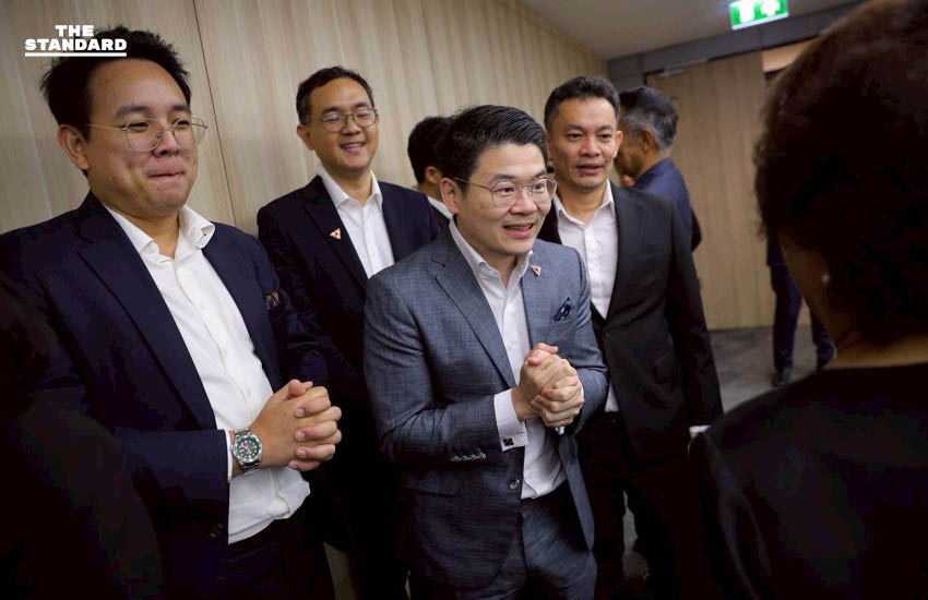 ณัฐพงษ์ เรืองปัญญาวุฒิ หัวหน้าพรรคประชาชน พร้อมทีมบริหารหารือกับ เกรียงไกร เธียรนุกุล ประธานสภาอุตสาหกรรมแห่งประเทศไทย 9