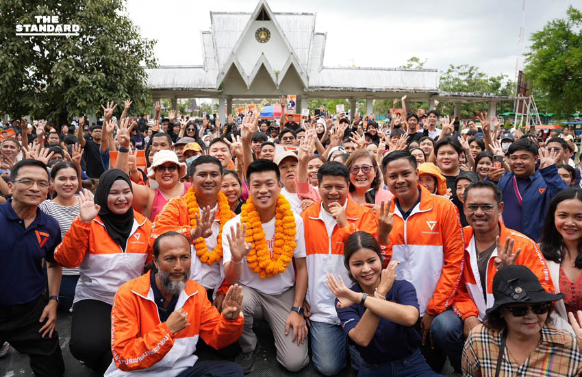ณัฐพงษ์ เรืองปัญญาวุฒิ หัวหน้าพรรคประชาชน ปราศรัยหาเสียงเคียงข้างผู้สมัคร สส. ในพื้นที่ภาคใต้ 1
