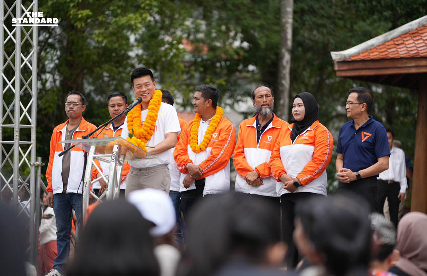 ณัฐพงษ์ เรืองปัญญาวุฒิ หัวหน้าพรรคประชาชน ปราศรัยหาเสียงเคียงข้างผู้สมัคร สส. ในพื้นที่ภาคใต้ 4