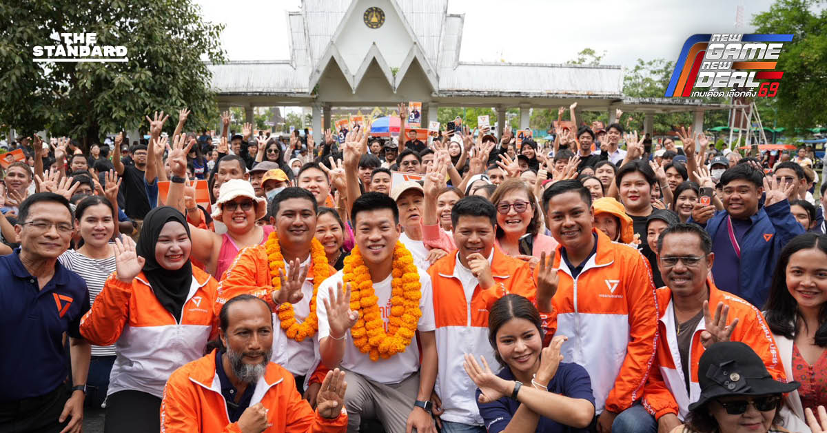ณัฐพงษ์ เรืองปัญญาวุฒิ หัวหน้าพรรคประชาชน ปราศรัยหาเสียงเคียงข้างผู้สมัคร สส. ในพื้นที่ภาคใต้