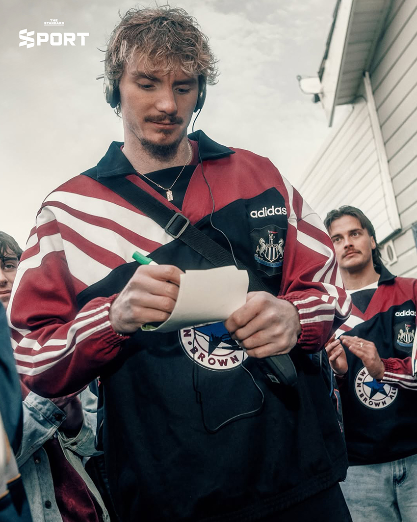 Headline: Newcastle x adidas เปิดตัวคอลเล็กชันพิเศษ หวนคืนชุดแข่งระดับตำนาน (No changes are needed based on the rule add a space before proper nouns that follow a verb, as คอลเล็กชันพิเศษ and ชุดแข่งระดับตำนาน are not proper nouns in this context.) 3