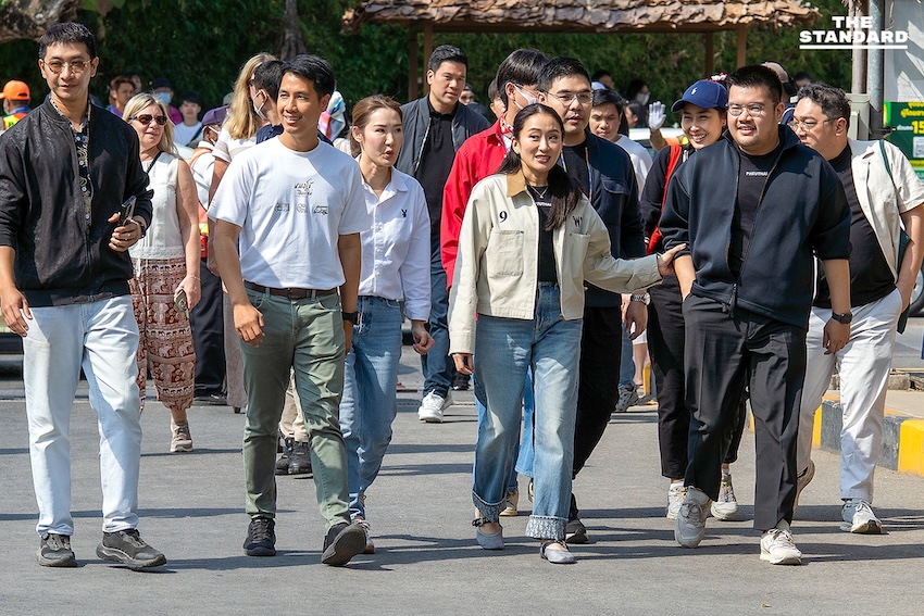 แพทองธาร ชินวัตร หัวหน้าครอบครัวเพื่อไทย ลงพื้นที่ตลาดจริงใจมาร์เก็ต เชียงใหม่ พบปะประชาชนและช่วยผู้สมัคร สส. พรรคเพื่อไทย หาเสียง 1