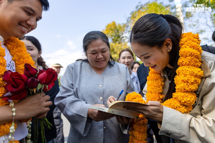 แพทองธาร ชินวัตร หัวหน้าครอบครัวเพื่อไทย ลงพื้นที่ตลาดจริงใจมาร์เก็ต เชียงใหม่ พบปะประชาชนและช่วยผู้สมัคร สส. พรรคเพื่อไทย หาเสียง 4