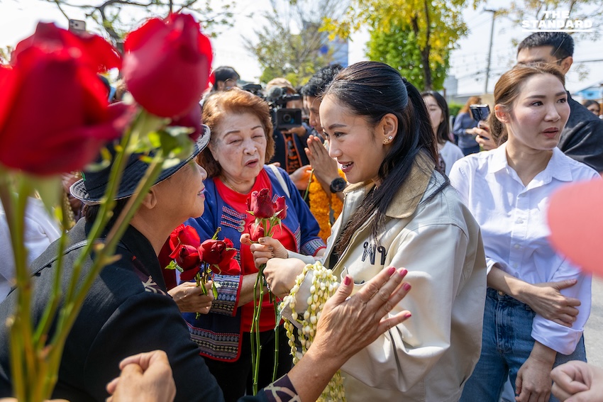 แพทองธาร ชินวัตร หัวหน้าครอบครัวเพื่อไทย ลงพื้นที่ตลาดจริงใจมาร์เก็ต เชียงใหม่ พบปะประชาชนและช่วยผู้สมัคร สส. พรรคเพื่อไทย หาเสียง 5
