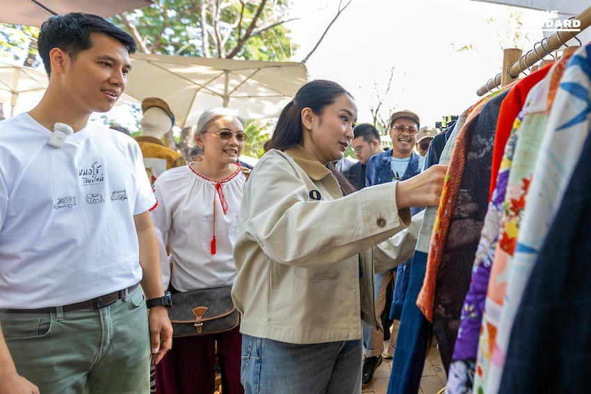 แพทองธาร ชินวัตร หัวหน้าครอบครัวเพื่อไทย ลงพื้นที่ตลาดจริงใจมาร์เก็ต เชียงใหม่ พบปะประชาชนและช่วยผู้สมัคร สส. พรรคเพื่อไทย หาเสียง 7