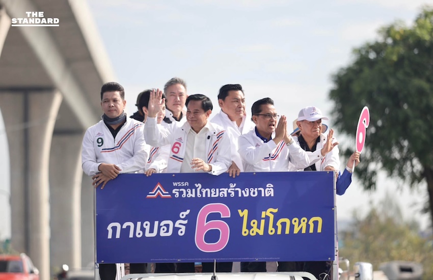 พีระพันธุ์ สาลีรัฐวิภาค หัวหน้าพรรครวมไทยสร้างชาติ ลงพื้นที่พบประชาชนที่มีนบุรี-หนองจอก พร้อมประกาศนโยบายลดราคาน้ำมันเหลือ 25 บาท 1