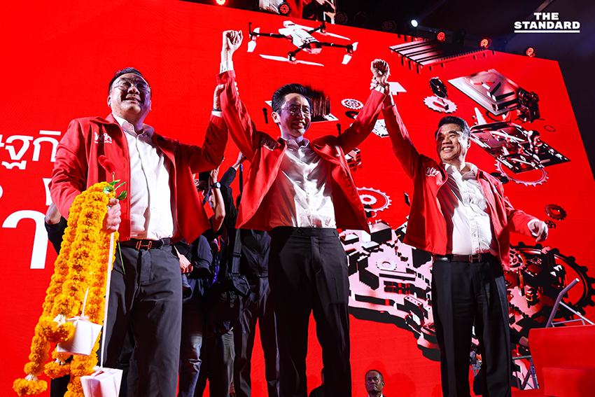 พรรคเพื่อไทย ปราศรัยใหญ่ กทม. ครั้งที่ 2 ที่ลานพาร์คพารากอน นำโดย แคนดิเดตนายกฯ และแกนนำพรรค ชี้ พรรคก้าวไกล หมดสิทธิ์จัดตั้งรัฐบาล เหตุ 2 แคนดิเดตติดบ่วง ม.112 1