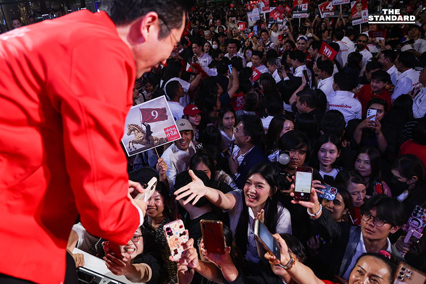 พรรคเพื่อไทย ปราศรัยใหญ่ กทม. ครั้งที่ 2 ที่ลานพาร์คพารากอน นำโดย แคนดิเดตนายกฯ และแกนนำพรรค ชี้ พรรคก้าวไกล หมดสิทธิ์จัดตั้งรัฐบาล เหตุ 2 แคนดิเดตติดบ่วง ม.112 16