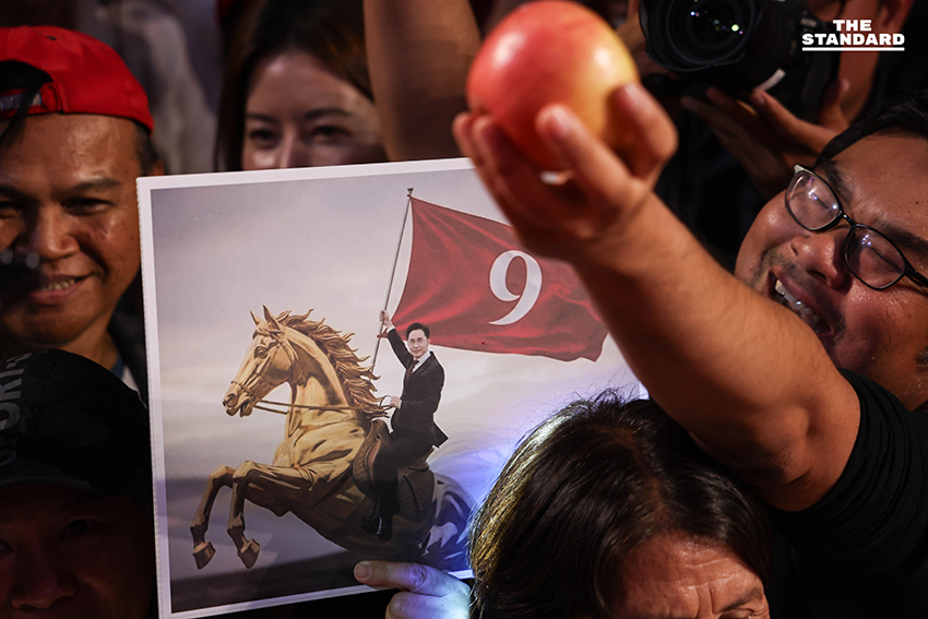 พรรคเพื่อไทย ปราศรัยใหญ่ กทม. ครั้งที่ 2 ที่ลานพาร์คพารากอน นำโดย แคนดิเดตนายกฯ และแกนนำพรรค ชี้ พรรคก้าวไกล หมดสิทธิ์จัดตั้งรัฐบาล เหตุ 2 แคนดิเดตติดบ่วง ม.112 17