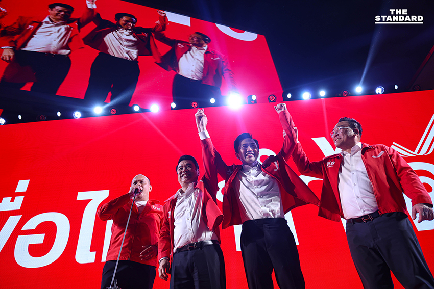 พรรคเพื่อไทย ปราศรัยใหญ่ กทม. ครั้งที่ 2 ที่ลานพาร์คพารากอน นำโดย แคนดิเดตนายกฯ และแกนนำพรรค ชี้ พรรคก้าวไกล หมดสิทธิ์จัดตั้งรัฐบาล เหตุ 2 แคนดิเดตติดบ่วง ม.112 6