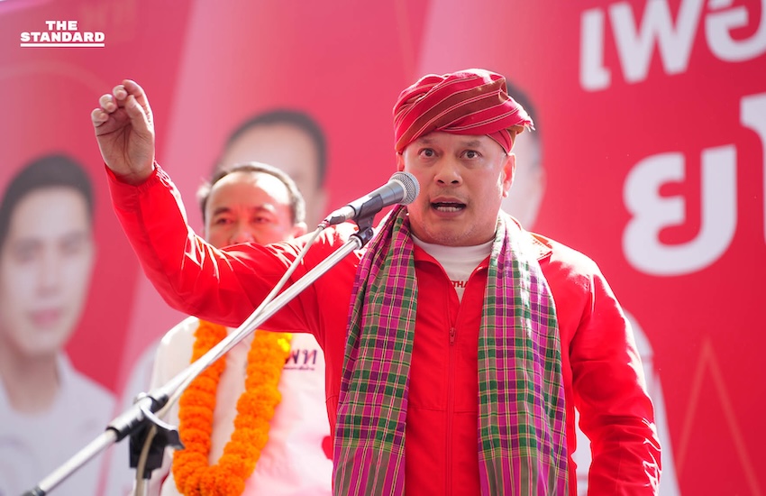 พรรคเพื่อไทยลงพื้นที่หาเสียง 4 จังหวัดอีสาน ชูนโยบายเศรษฐีเงินล้านและแก้หนี้ 10