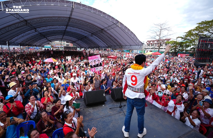 พรรคเพื่อไทยลงพื้นที่หาเสียง 4 จังหวัดอีสาน ชูนโยบายเศรษฐีเงินล้านและแก้หนี้ 12