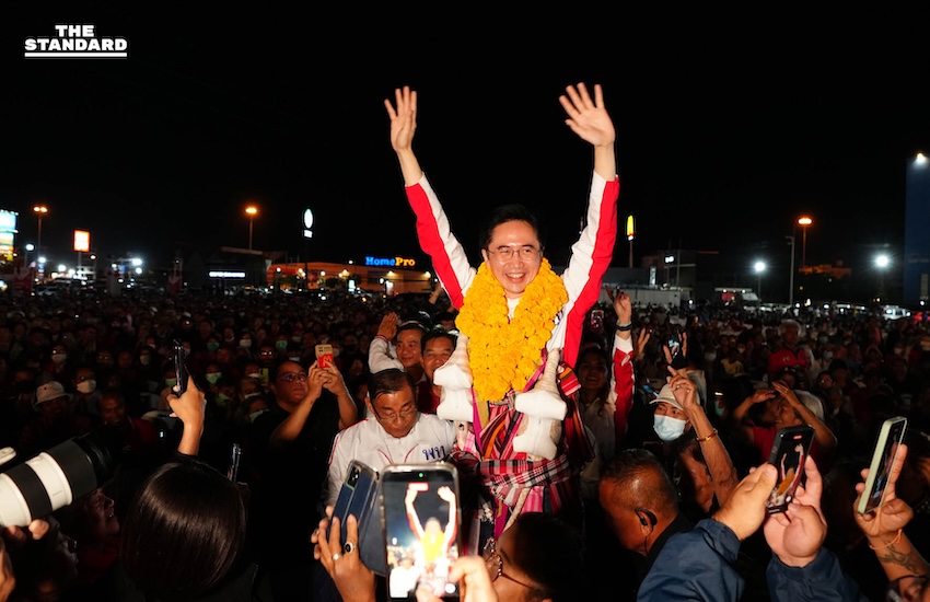 พรรคเพื่อไทยลงพื้นที่หาเสียง 4 จังหวัดอีสาน ชูนโยบายเศรษฐีเงินล้านและแก้หนี้ 15