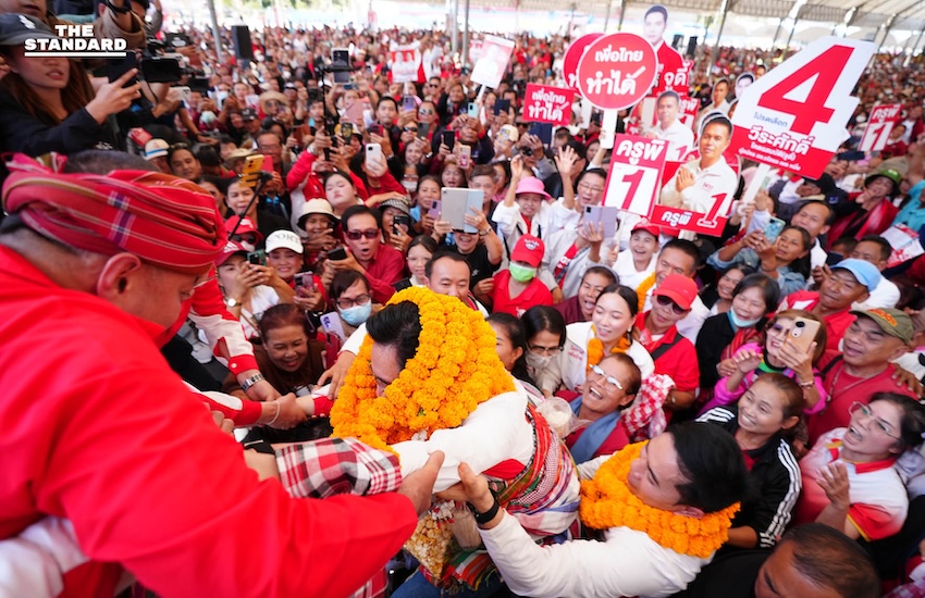 พรรคเพื่อไทยลงพื้นที่หาเสียง 4 จังหวัดอีสาน ชูนโยบายเศรษฐีเงินล้านและแก้หนี้ 2
