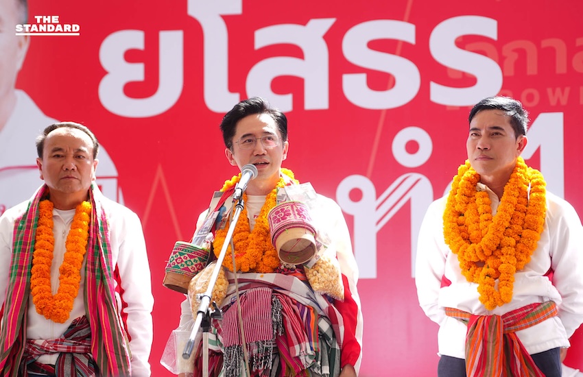พรรคเพื่อไทยลงพื้นที่หาเสียง 4 จังหวัดอีสาน ชูนโยบายเศรษฐีเงินล้านและแก้หนี้ 3