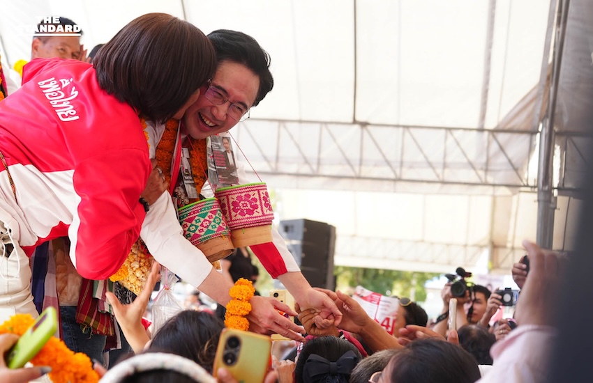 พรรคเพื่อไทยลงพื้นที่หาเสียง 4 จังหวัดอีสาน ชูนโยบายเศรษฐีเงินล้านและแก้หนี้ 6
