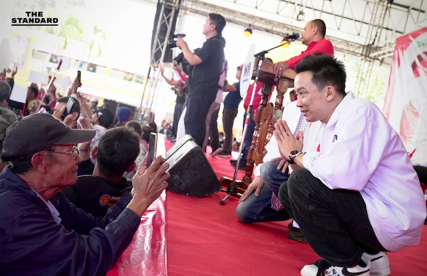 พรรคเพื่อไทยลงพื้นที่หาเสียง 4 จังหวัดอีสาน ชูนโยบายเศรษฐีเงินล้านและแก้หนี้ 8