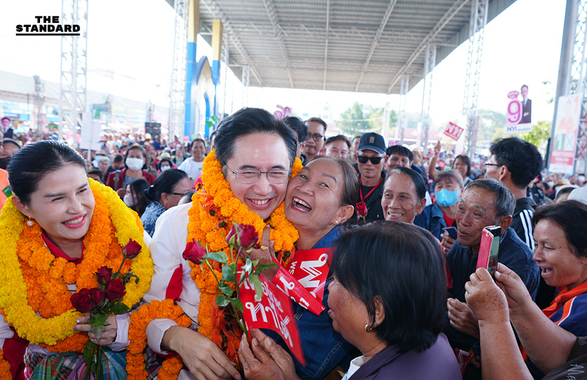 ศ.ดร.ยศชนัน วงศ์สวัสดิ์ และ ณัฐวุฒิ ใสยเกื้อ ปราศรัยหาเสียงพรรคเพื่อไทยที่อำเภอบัวใหญ่ จังหวัดนครราชสีมา 1