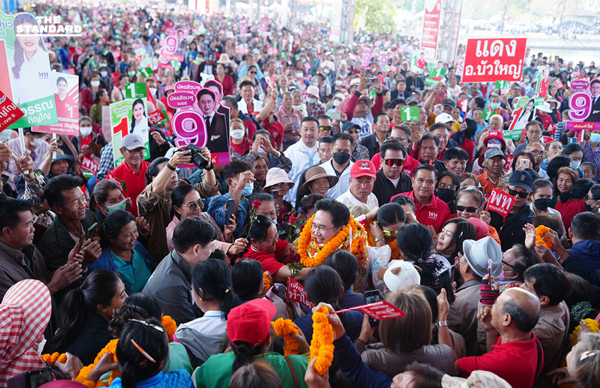 ศ.ดร.ยศชนัน วงศ์สวัสดิ์ และ ณัฐวุฒิ ใสยเกื้อ ปราศรัยหาเสียงพรรคเพื่อไทยที่อำเภอบัวใหญ่ จังหวัดนครราชสีมา 2