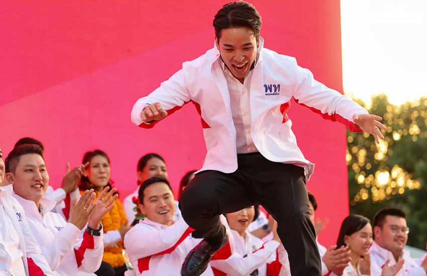 เพื่อไทยปราศรัยใหญ่ กทม. จุลพันธ์จัดหนักไล่ **อนุทิน** พ้นทำเนียบ บอกถึงเวลายศชนัน พร้อมเปิด 4 นโยบายใหม่ยกเครื่องชีวิตคนไทย 4