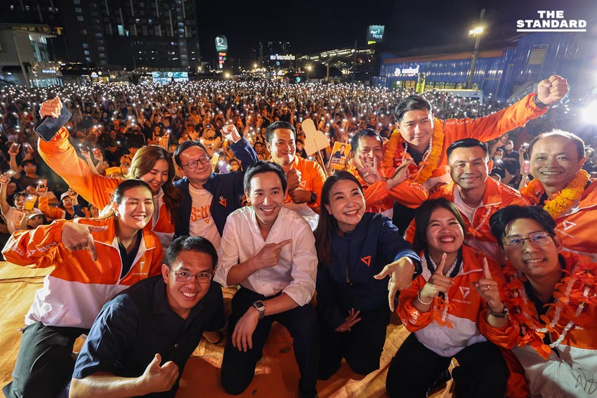 พิธา ลิ้มเจริญรัตน์ และ ศิริกัญญา ตันสกุล ปราศรัยบนเวทีใหญ่ที่จังหวัดสมุทรปราการ 1