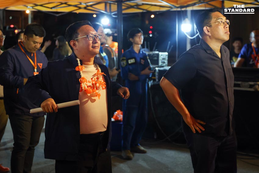 พิธา ลิ้มเจริญรัตน์ และ ศิริกัญญา ตันสกุล ปราศรัยบนเวทีใหญ่ที่จังหวัดสมุทรปราการ 13