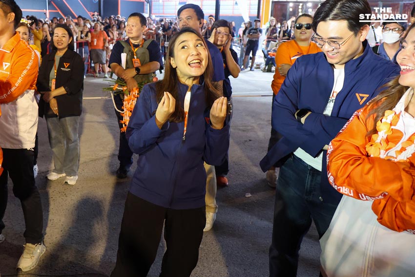 พิธา ลิ้มเจริญรัตน์ และ ศิริกัญญา ตันสกุล ปราศรัยบนเวทีใหญ่ที่จังหวัดสมุทรปราการ 14