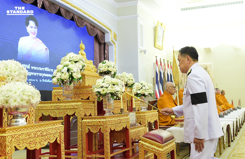 นายกฯ อนุทิน นำ ครม. ทำบุญตักบาตรถวายพระพันปีหลวง เนื่องในพระราชพิธีสตมวาร 100 วัน 1