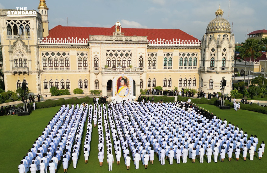 นายกฯ อนุทิน นำ ครม. ทำบุญตักบาตรถวายพระพันปีหลวง เนื่องในพระราชพิธีสตมวาร 100 วัน 3