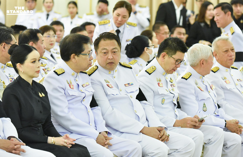 นายกฯ อนุทิน นำ ครม. ทำบุญตักบาตรถวายพระพันปีหลวง เนื่องในพระราชพิธีสตมวาร 100 วัน 6