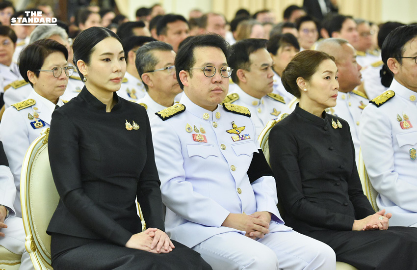 นายกฯ อนุทิน นำ ครม. ทำบุญตักบาตรถวายพระพันปีหลวง เนื่องในพระราชพิธีสตมวาร 100 วัน 7