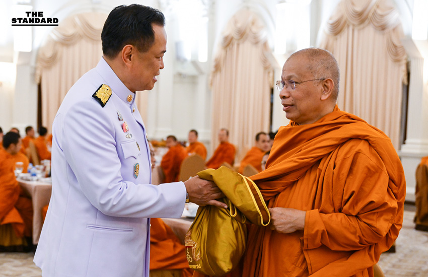 นายกฯ อนุทิน นำ ครม. ทำบุญตักบาตรถวายพระพันปีหลวง เนื่องในพระราชพิธีสตมวาร 100 วัน 9